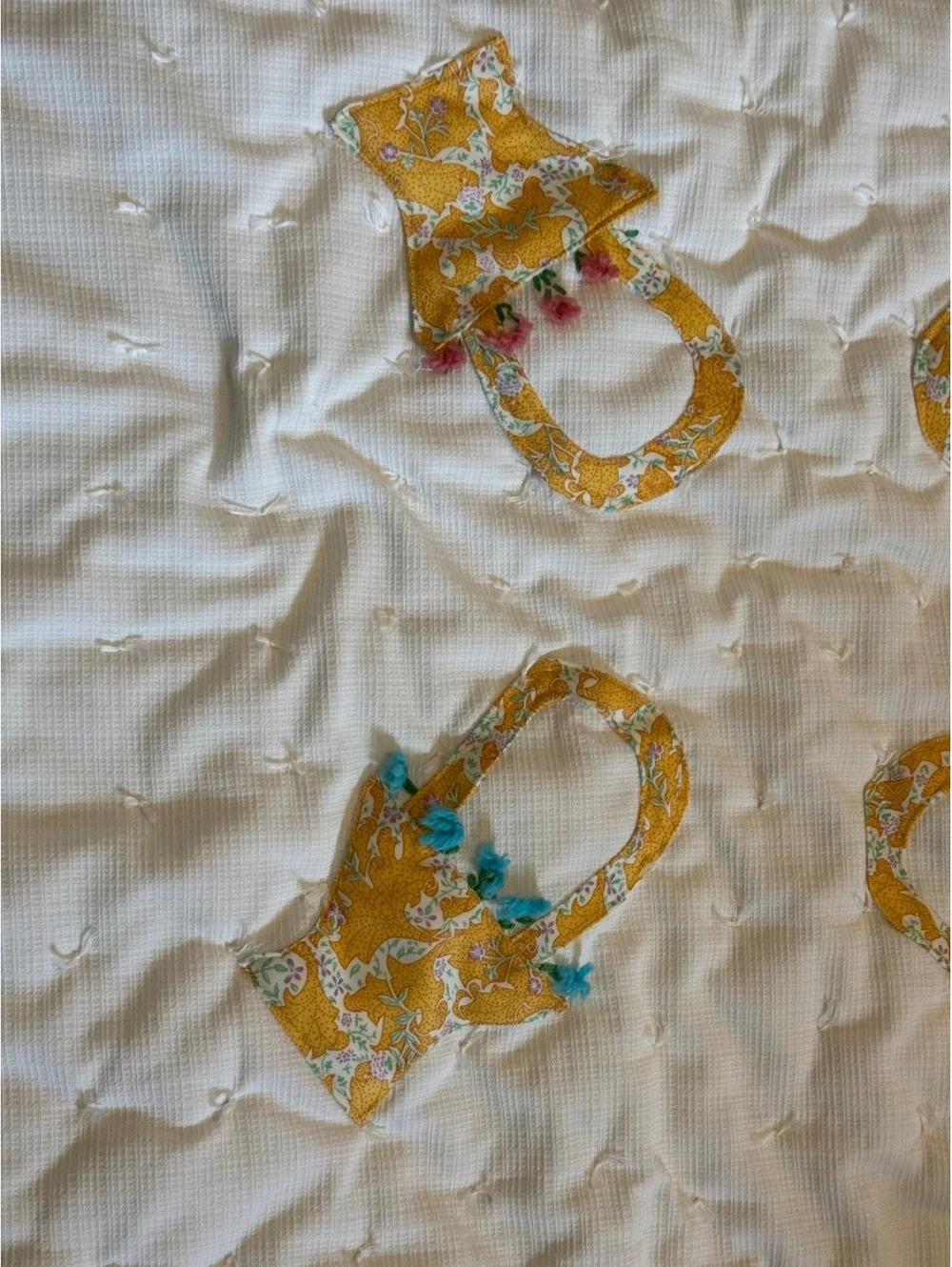 HANDMADE 40”x40” WHITE QUILT WITH YELLOW BASKETS